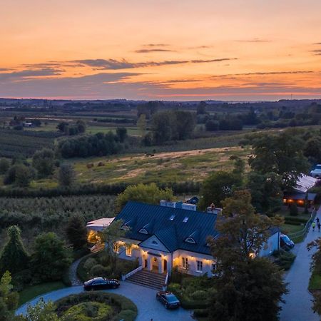 Dwor Na Wichrowym Wzgorzu Bed & Breakfast Przybyslawice Bagian luar foto