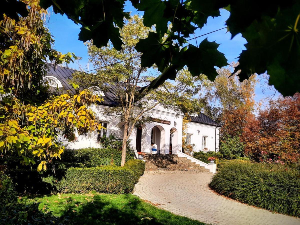 Dwor Na Wichrowym Wzgorzu Bed & Breakfast Przybyslawice Bagian luar foto