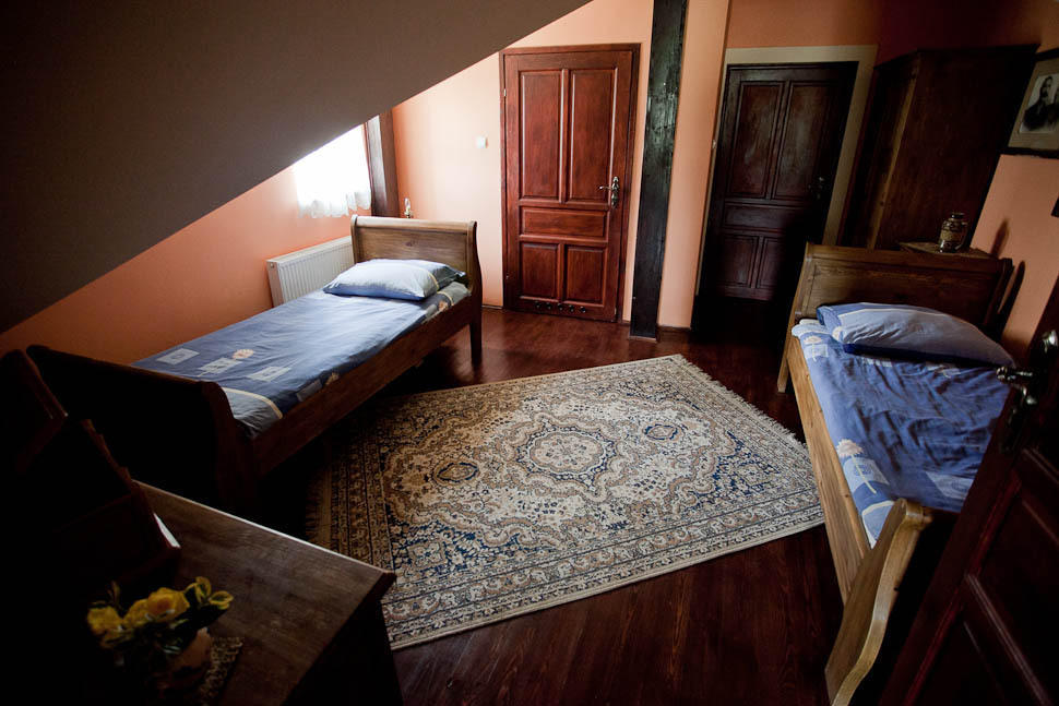 Dwor Na Wichrowym Wzgorzu Bed & Breakfast Przybyslawice Bagian luar foto