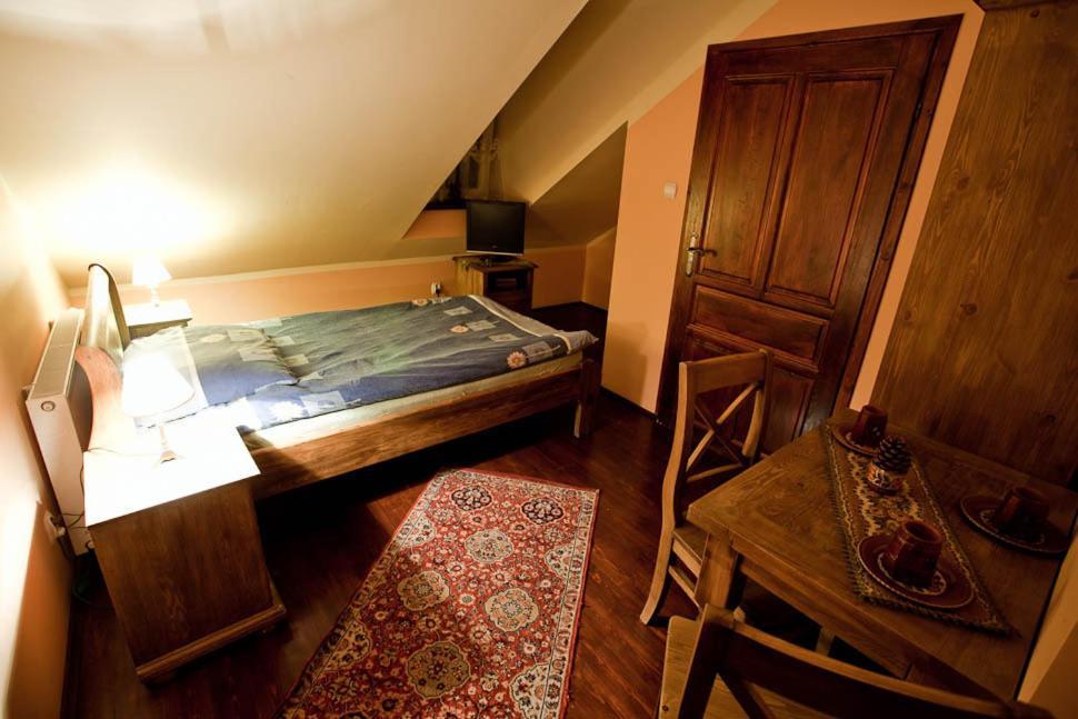 Dwor Na Wichrowym Wzgorzu Bed & Breakfast Przybyslawice Bagian luar foto