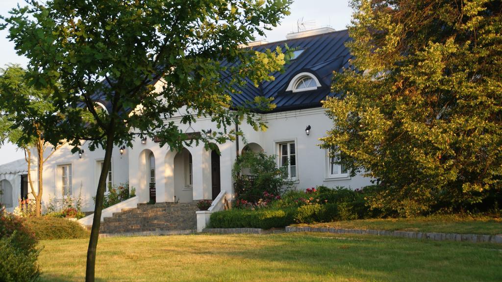 Dwor Na Wichrowym Wzgorzu Bed & Breakfast Przybyslawice Bagian luar foto
