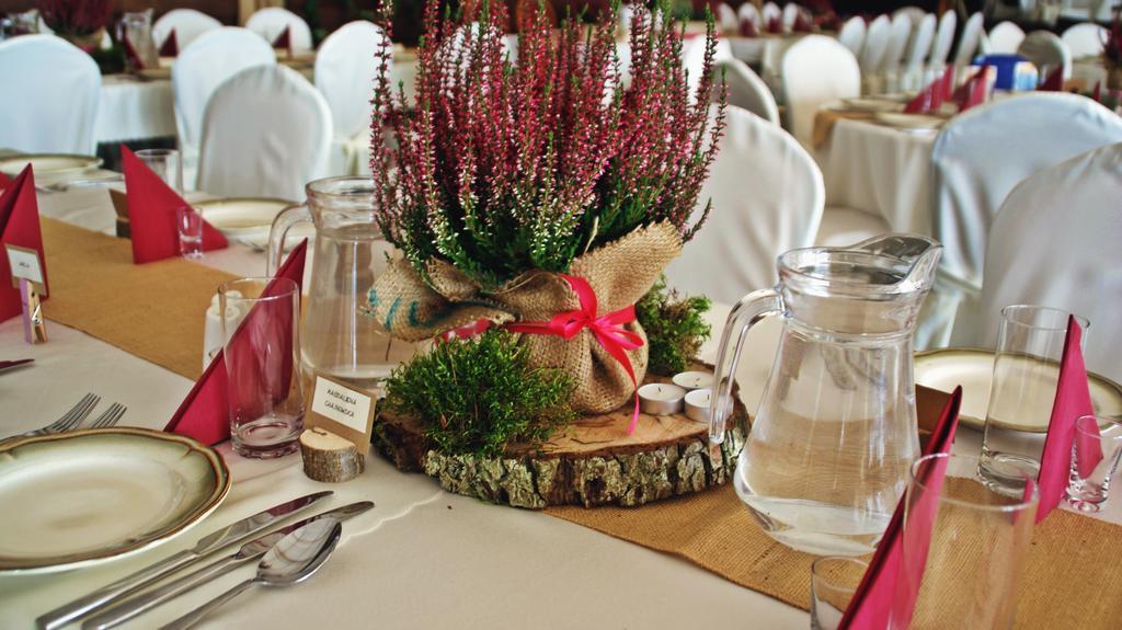 Dwor Na Wichrowym Wzgorzu Bed & Breakfast Przybyslawice Bagian luar foto