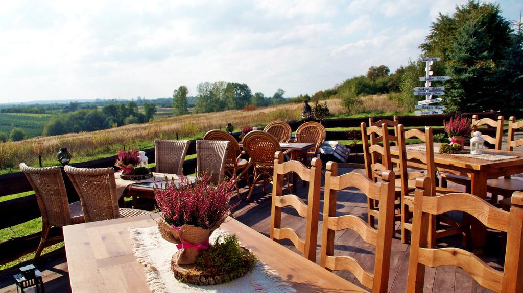Dwor Na Wichrowym Wzgorzu Bed & Breakfast Przybyslawice Bagian luar foto
