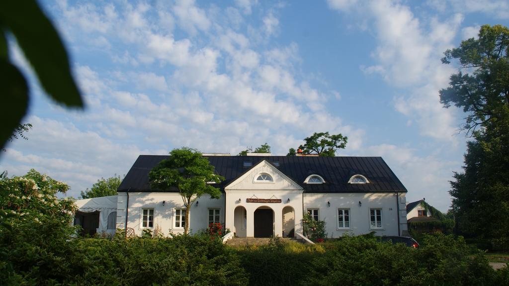 Dwor Na Wichrowym Wzgorzu Bed & Breakfast Przybyslawice Bagian luar foto