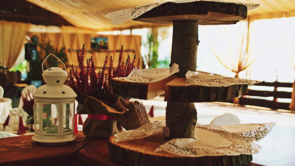 Dwor Na Wichrowym Wzgorzu Bed & Breakfast Przybyslawice Bagian luar foto
