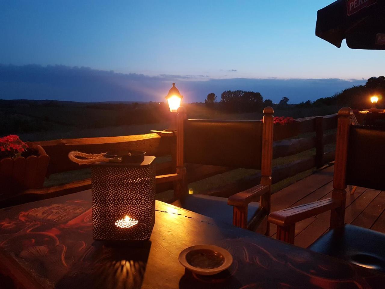 Dwor Na Wichrowym Wzgorzu Bed & Breakfast Przybyslawice Bagian luar foto