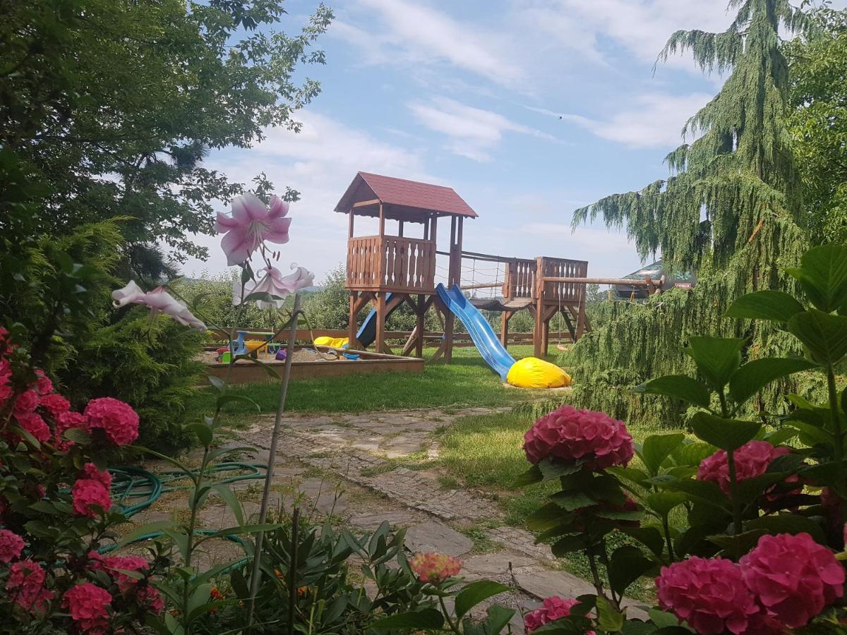 Dwor Na Wichrowym Wzgorzu Bed & Breakfast Przybyslawice Bagian luar foto
